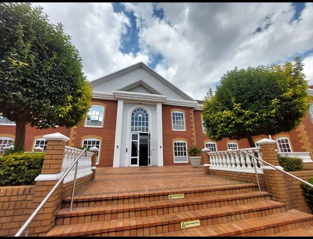 202M² OFFICE TO LET IN BRYANSTON